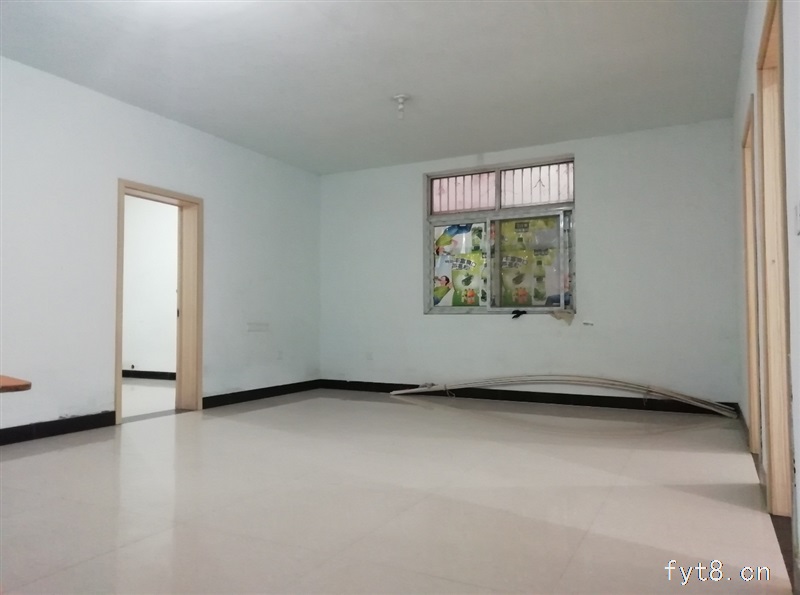 一楼带独立院,大常庄4室2厅1卫48万元,分证满5年